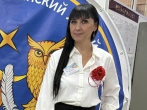 Поздравляем с днем рождения, учителя английского языка, заместителя директора по ВР Павловской школы Светлану Цацулину..