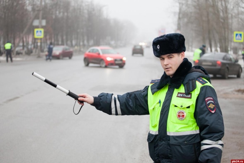 Сотрудники ГИБДД ОМВД России по Марксовскому району напоминают водителям о дорожной безопасности в зимний период.