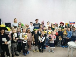 В честь Дня наставника областной театр оперетты провел экскурсии для участников фестиваля "Театральное Приволжье".
